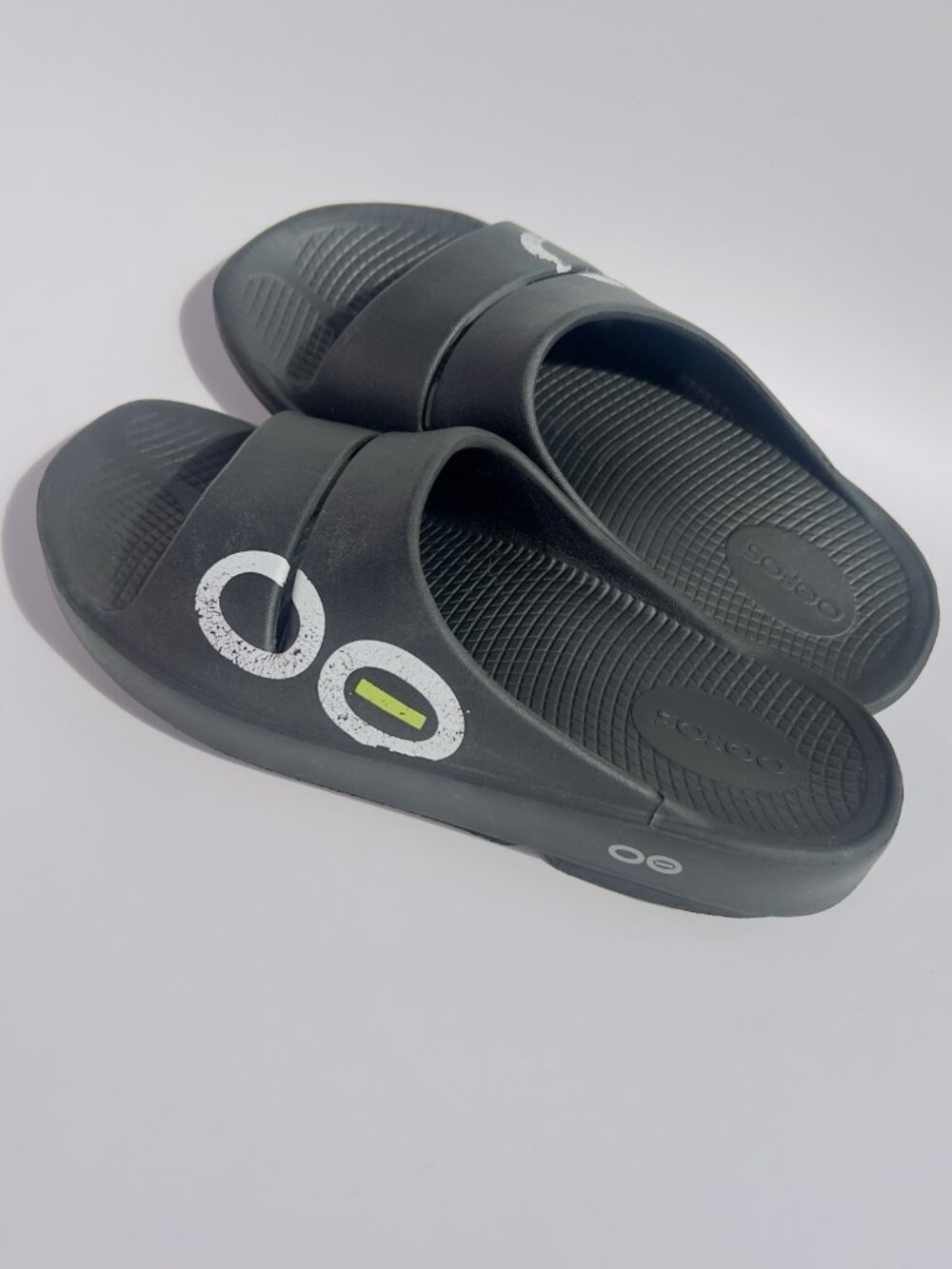 OOFOS OOahh Sport Recovery Slide Black Logo Sandals Women’s 8 / Men’s 6 Comfort